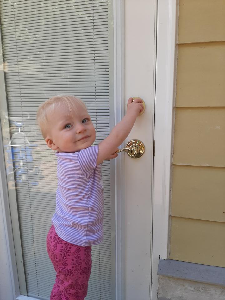 grand daughter opening door